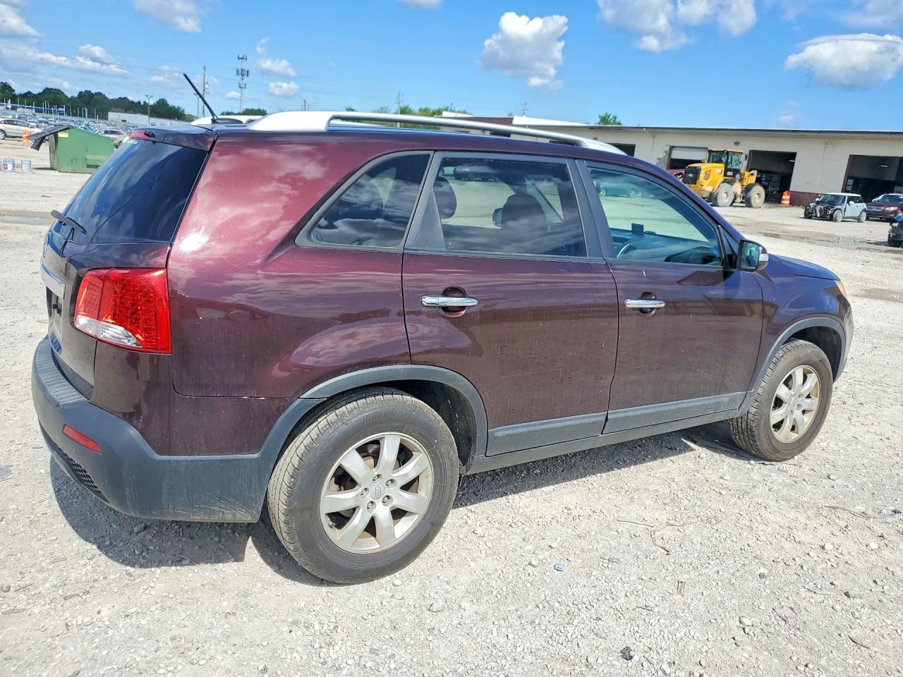 2011 Kia Sorento Lx - Image 3