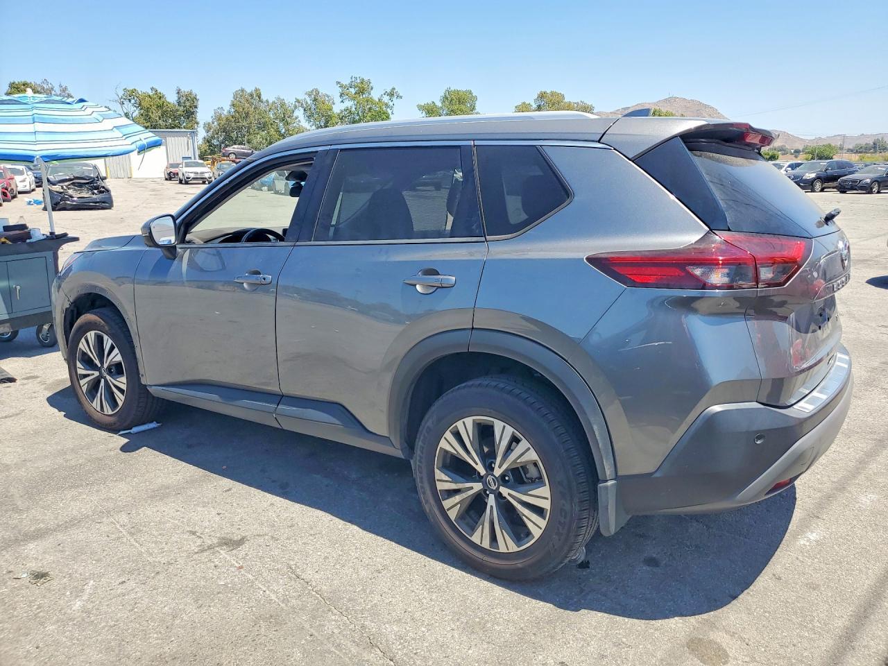 2021 Nissan Rogue Sv - Image 2