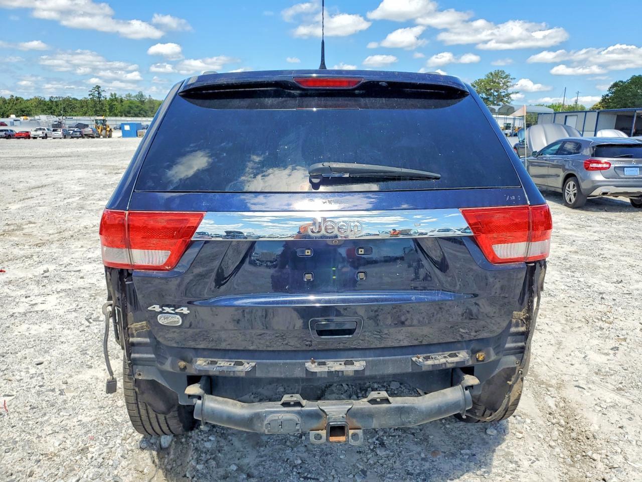2011 Jeep Grand Cherokee - Image 6