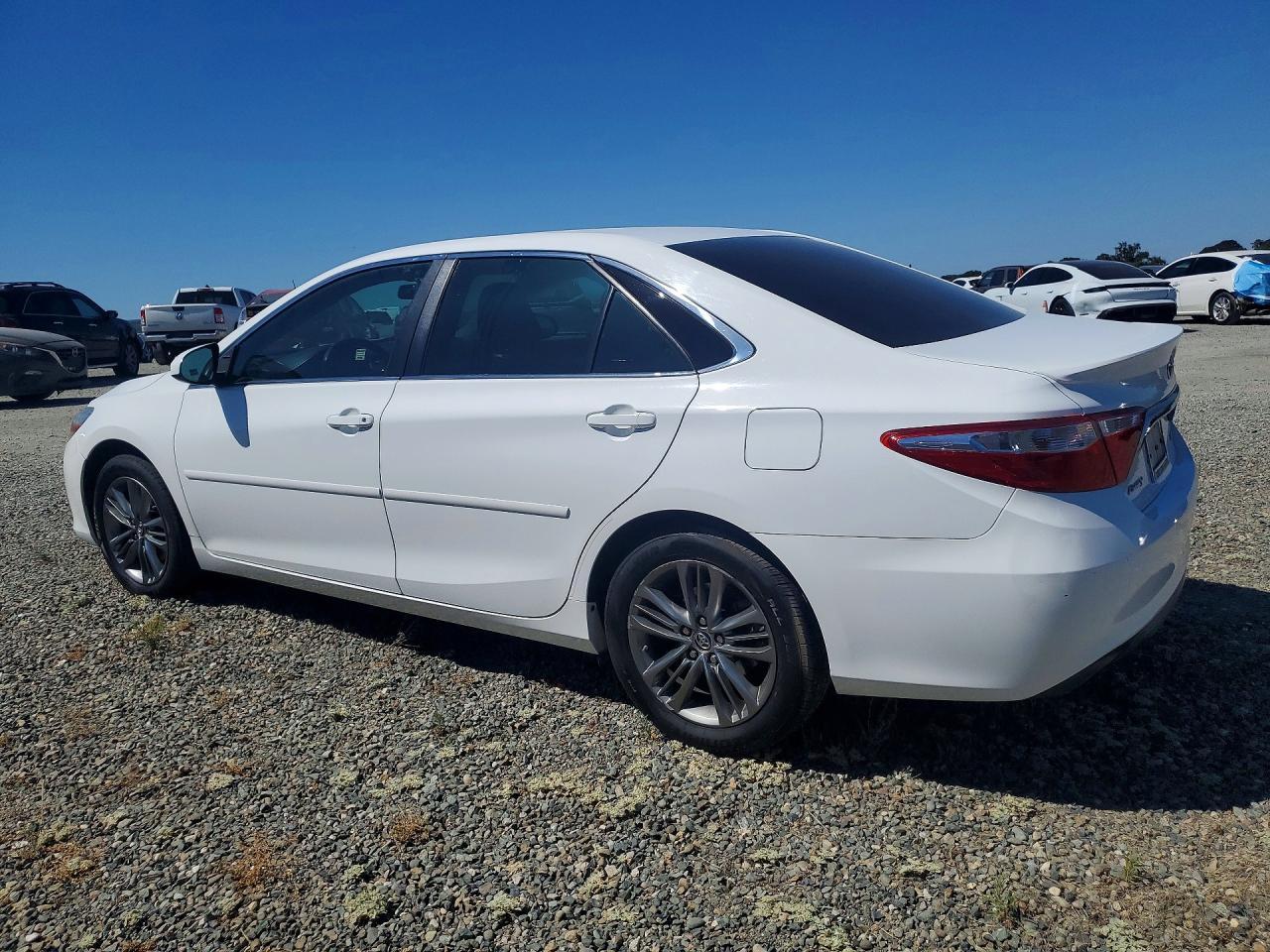 2017 Toyota Camry Se - Фото 2