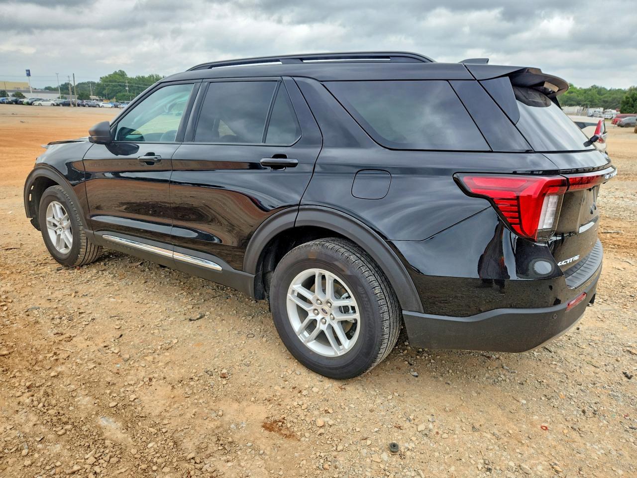 2025 Ford Explorer Active - Фото 2