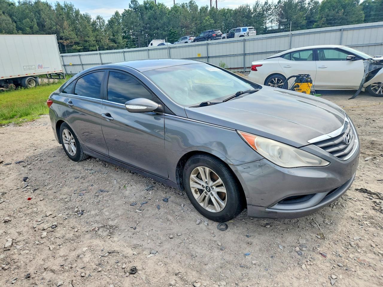 2014 Hyundai Sonata - Image 4