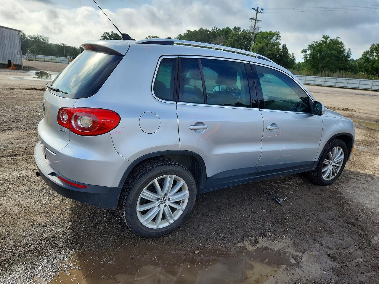 2011 Volkswagen Tiguan S - Image 3