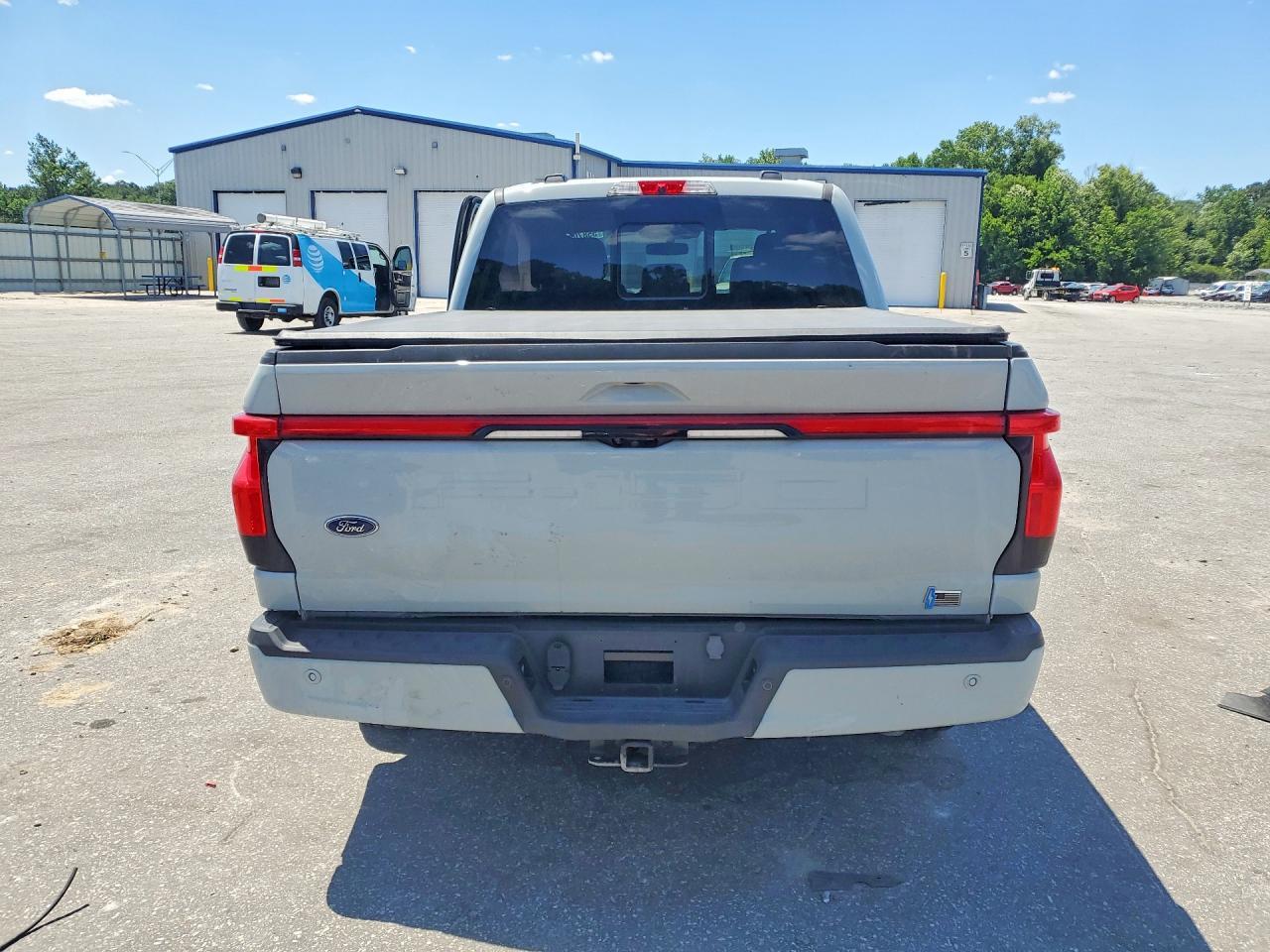 2023 Ford F150 Lightning Pro - Фото 6