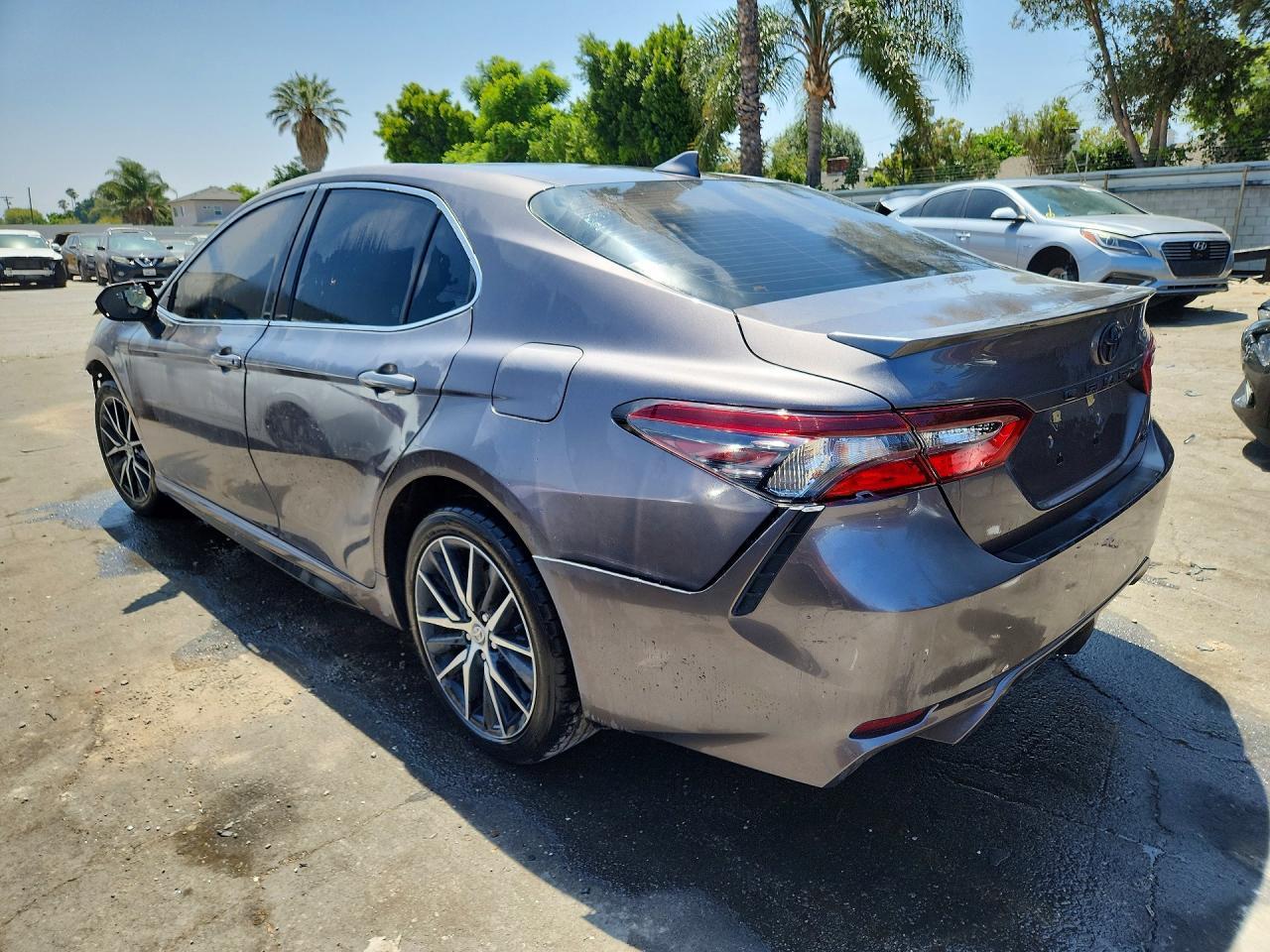 2023 Toyota Camry Se - Фото 2