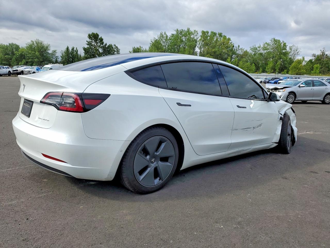 2022 Tesla Model 3 - Фото 3