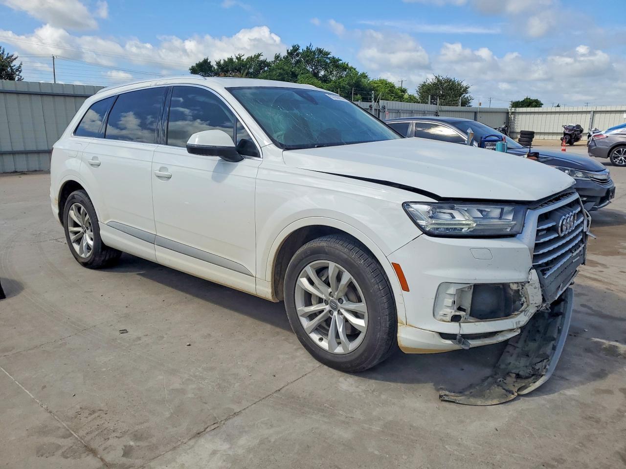 2019 Audi Q7 Premium Plus - Image 4