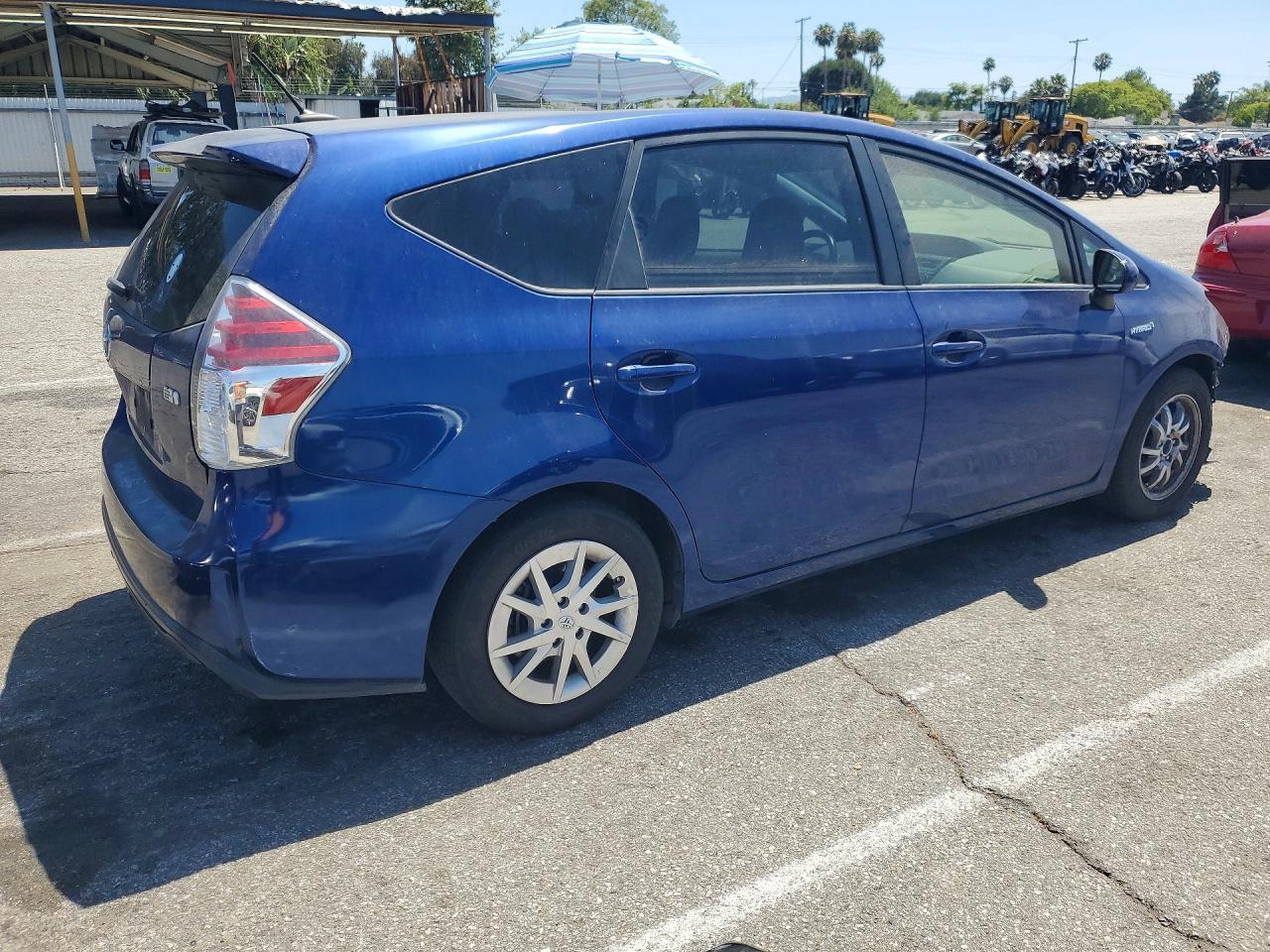 2017 Toyota Prius V Four - Фото 3