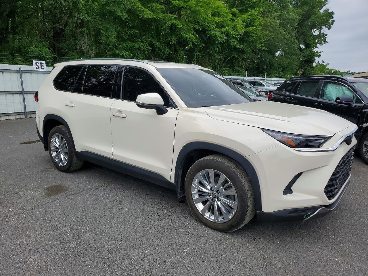 2024 Toyota Grand Highlander Platinum - Image 4