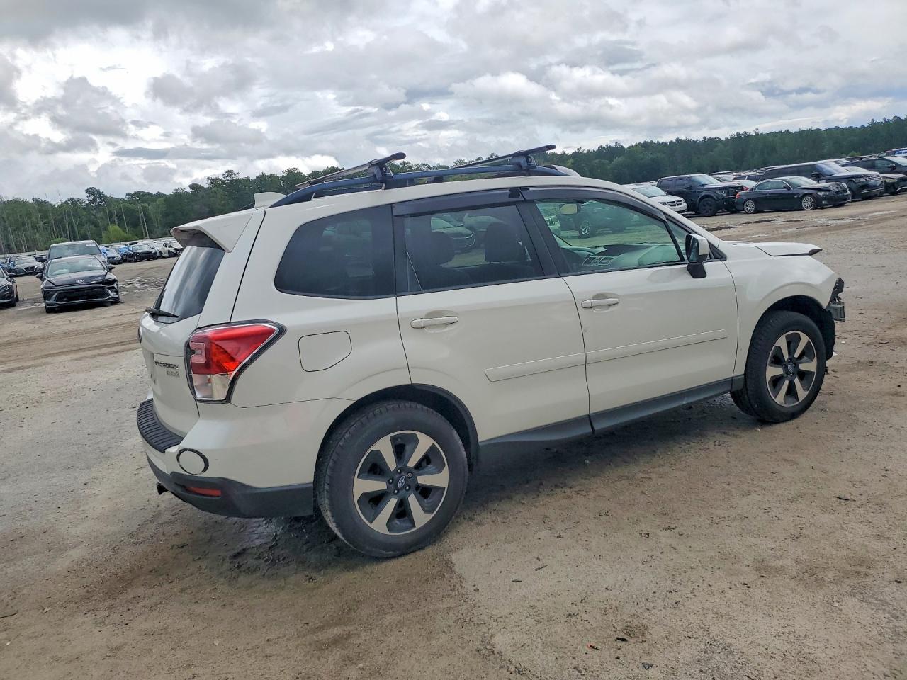 2017 Subaru Forester 2.5I Premium - Image 3
