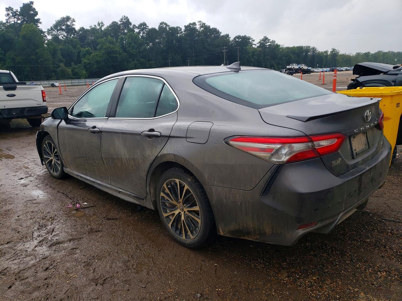 2019 Toyota Camry Se - Фото 2