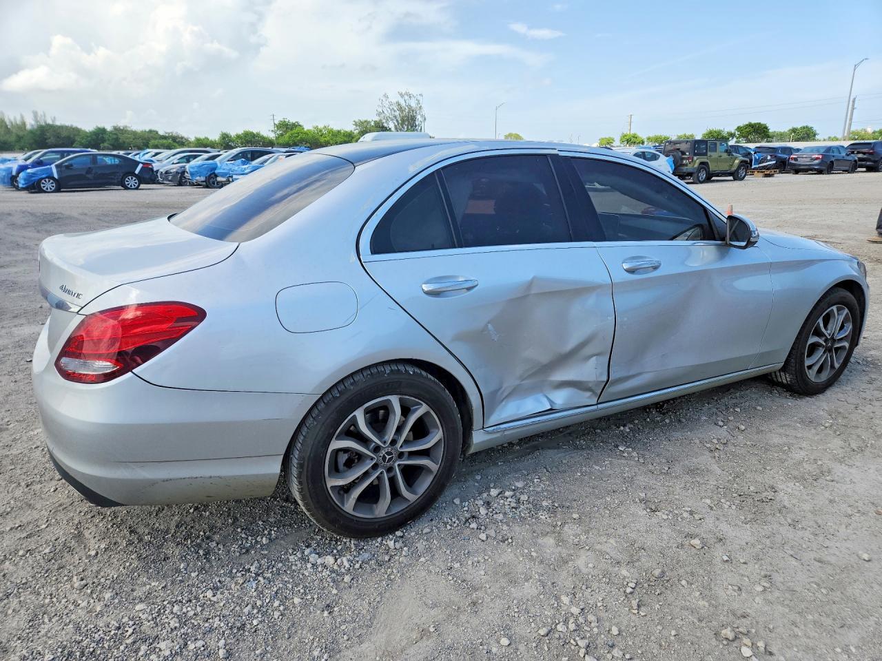 2018 Mercedes-Benz C 300 4Matic - Фото 3