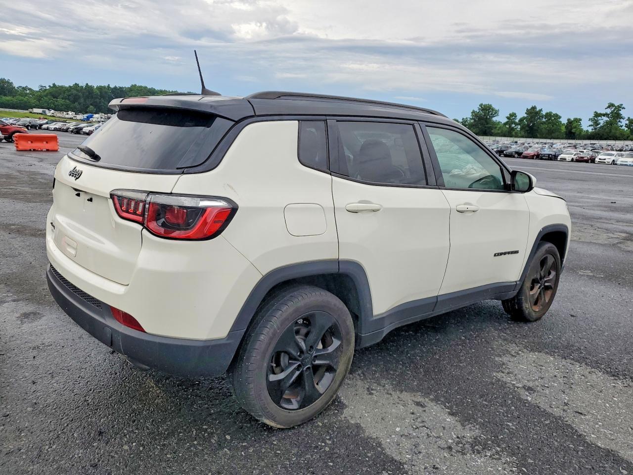 2018 Jeep Compass Latitude - Image 3