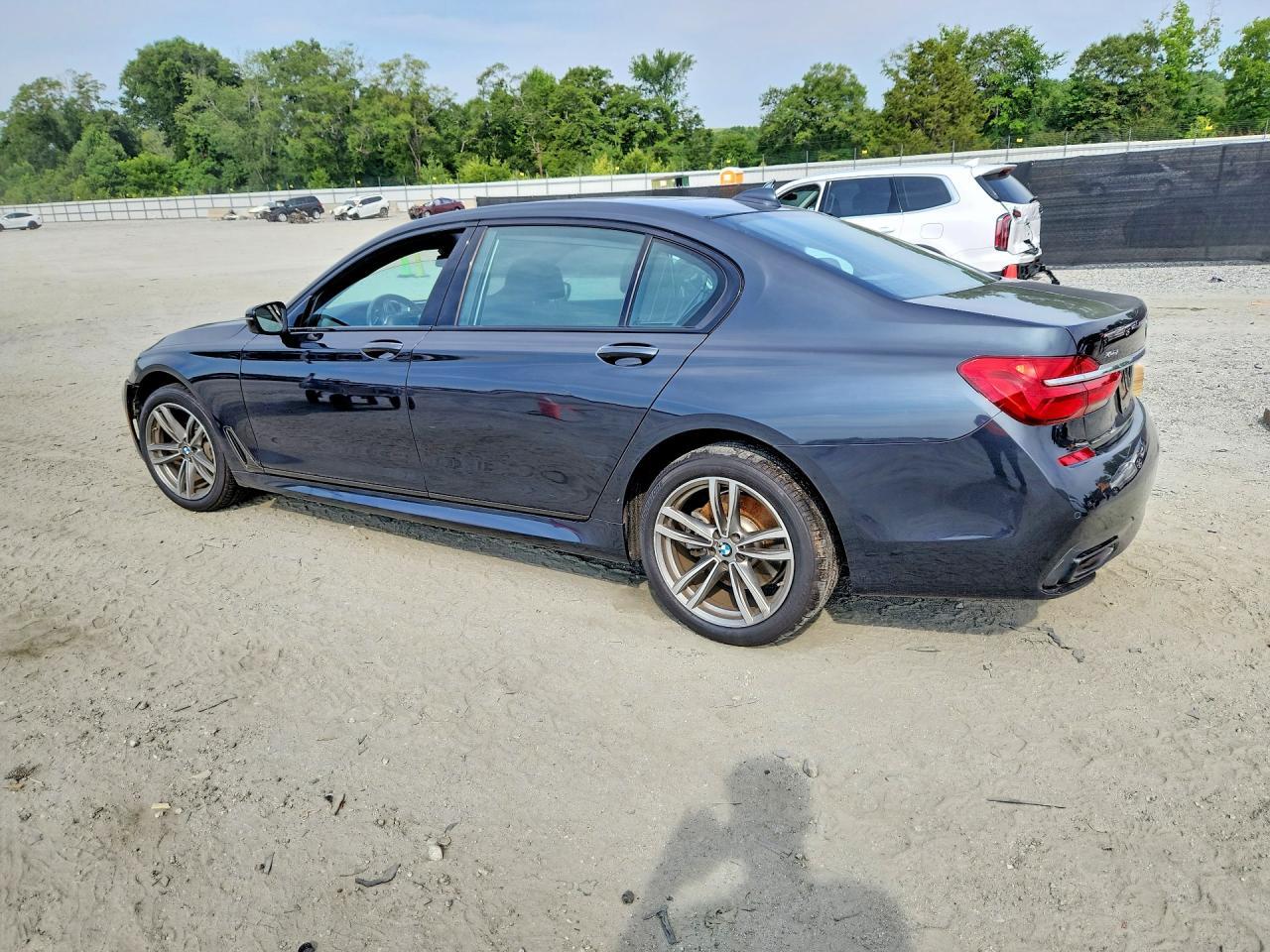 2019 BMW 740 Xi - Фото 2
