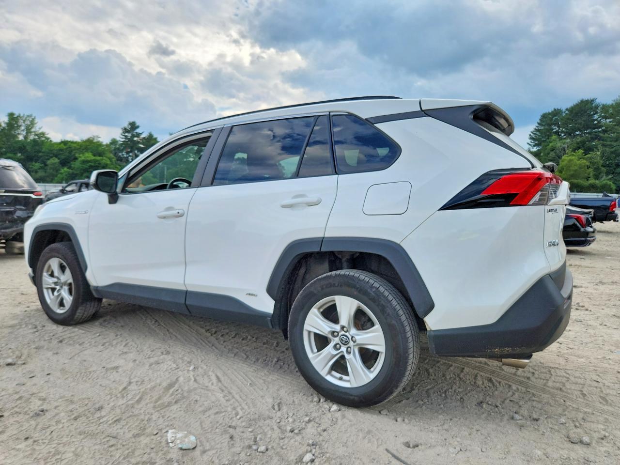 2020 Toyota Rav4 Le - Фото 2