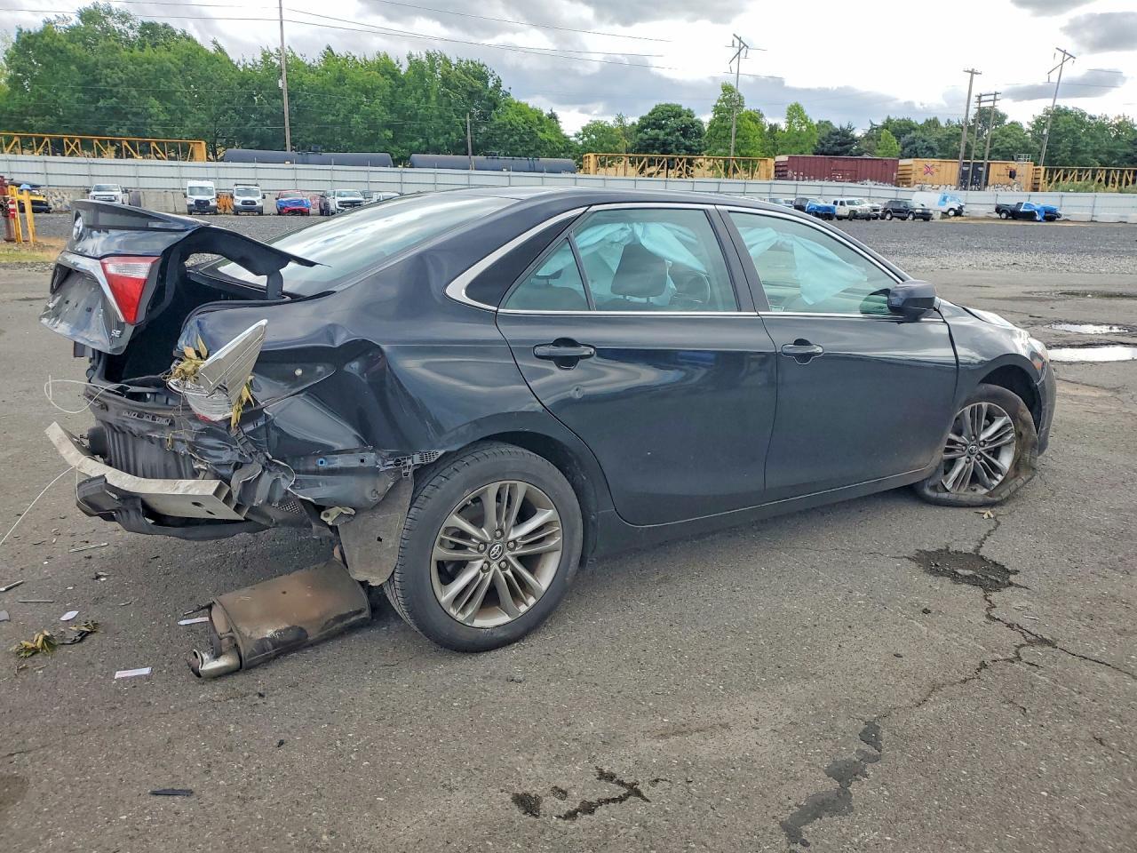 2017 Toyota Camry Se - Image 3