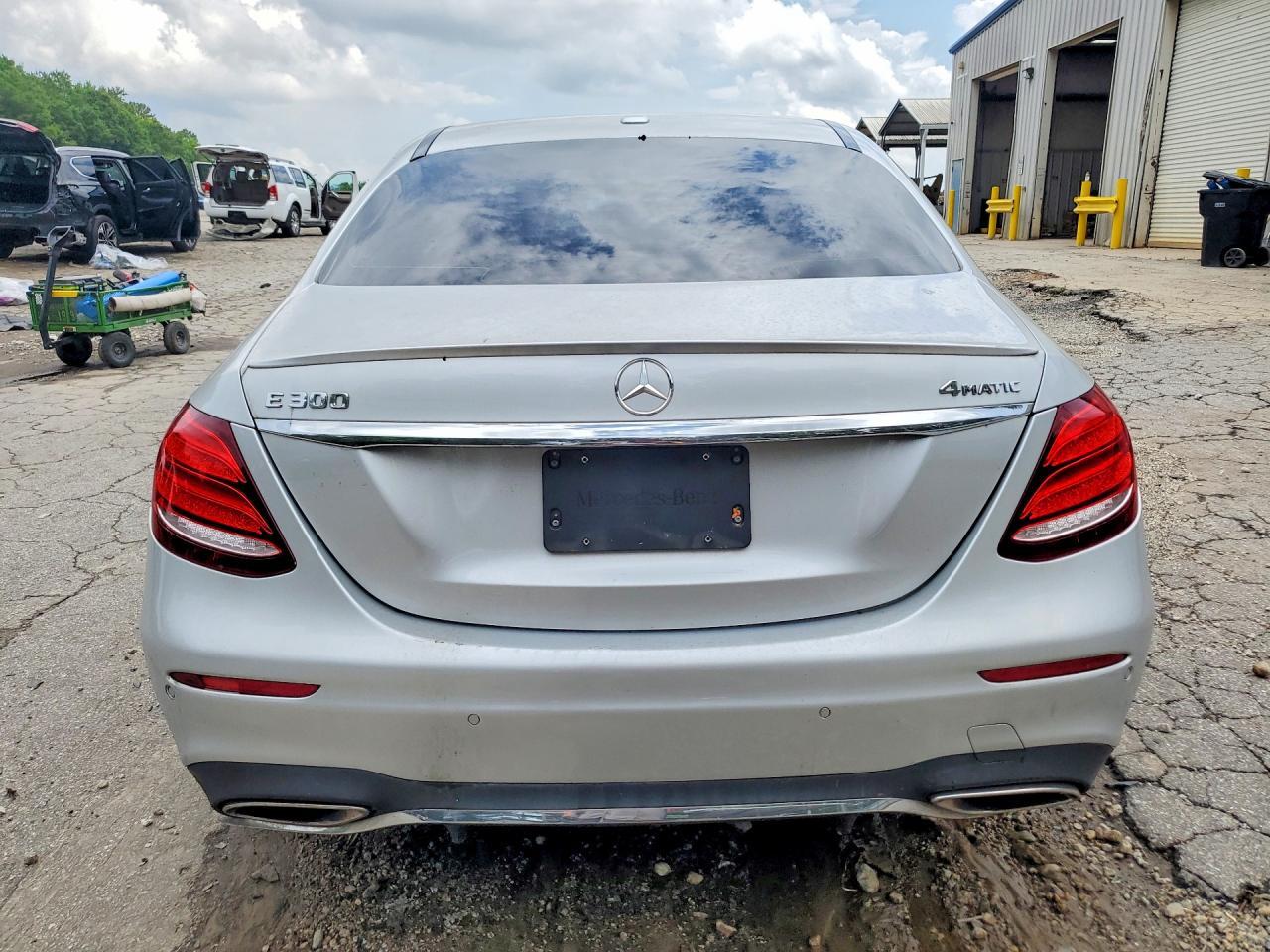 2017 Mercedes-Benz E 300 4Matic - Фото 6