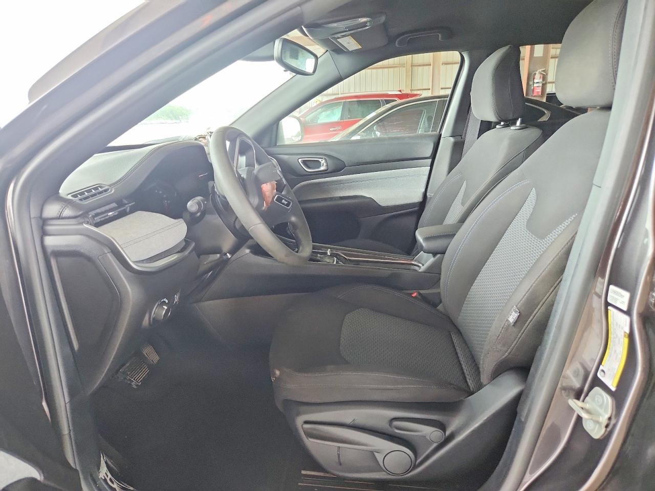 2023 Jeep Compass Sport - Image 7