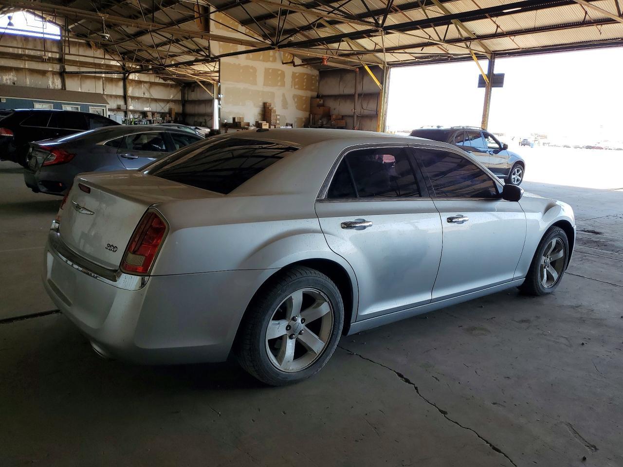 2011 Chrysler 300 Limited - Фото 3