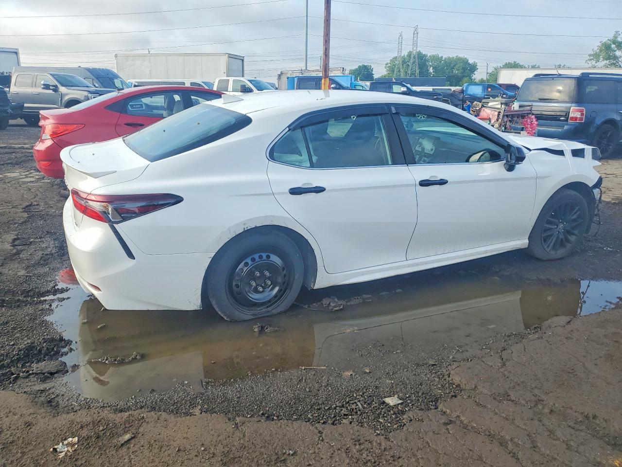 2024 Toyota Camry Se - Image 3