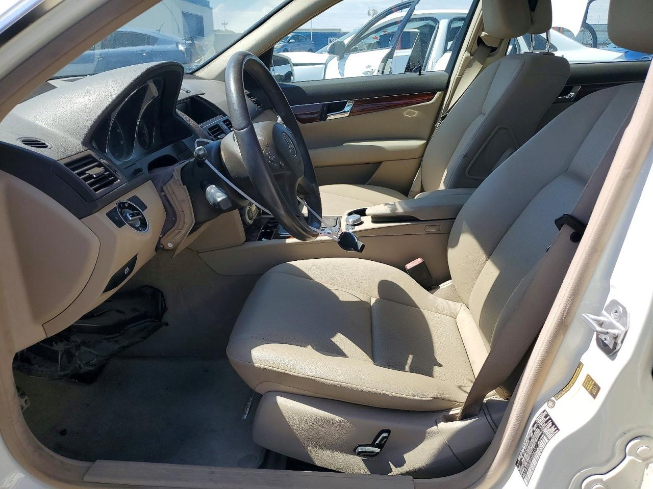 2011 Mercedes-Benz C 300 - Фото 7