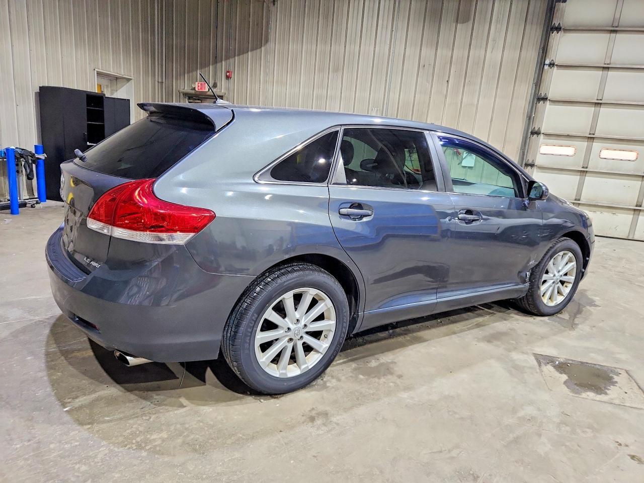 2012 Toyota Venza Le - Image 3