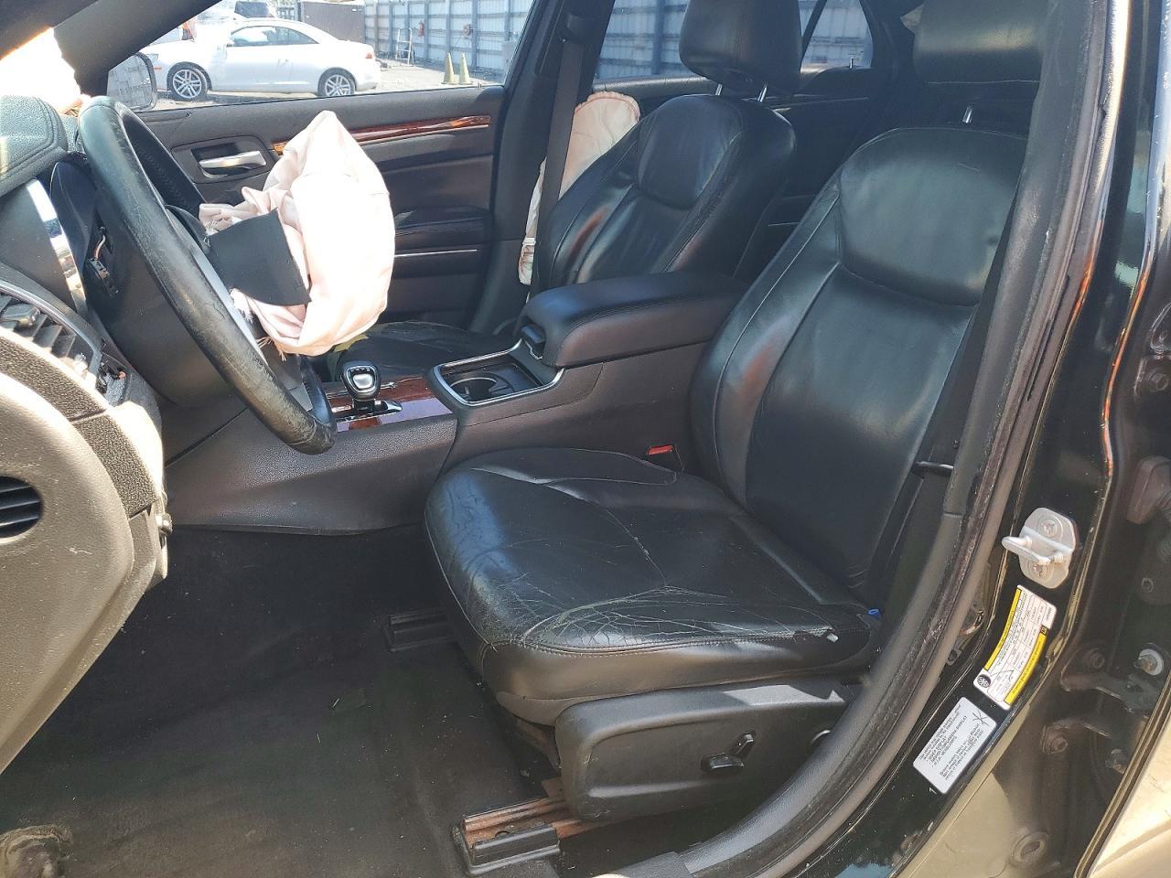 2014 Chrysler 300 - Image 7