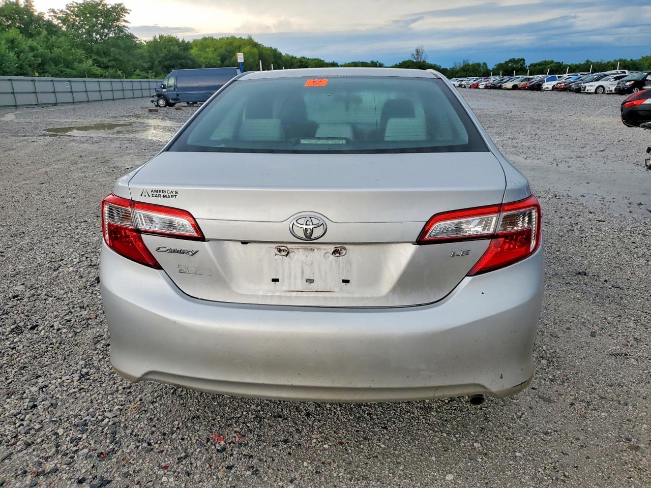 2014 Toyota Camry Le - Image 6