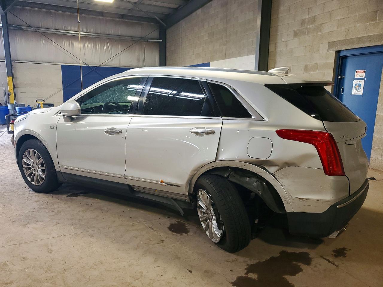 2017 Cadillac Xt5 - Image 2