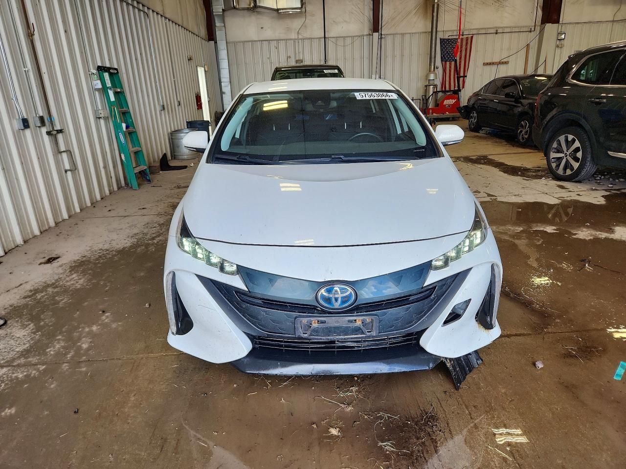 2022 Toyota Prius Prime Le - Фото 5