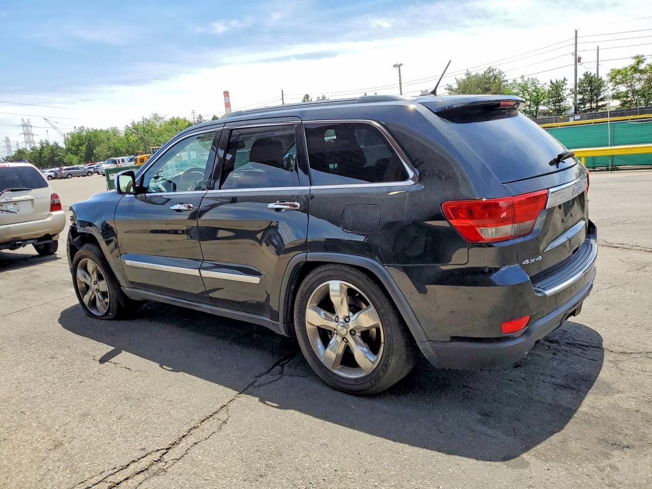 2012 Jeep Grand Cherokee Overland - Image 2