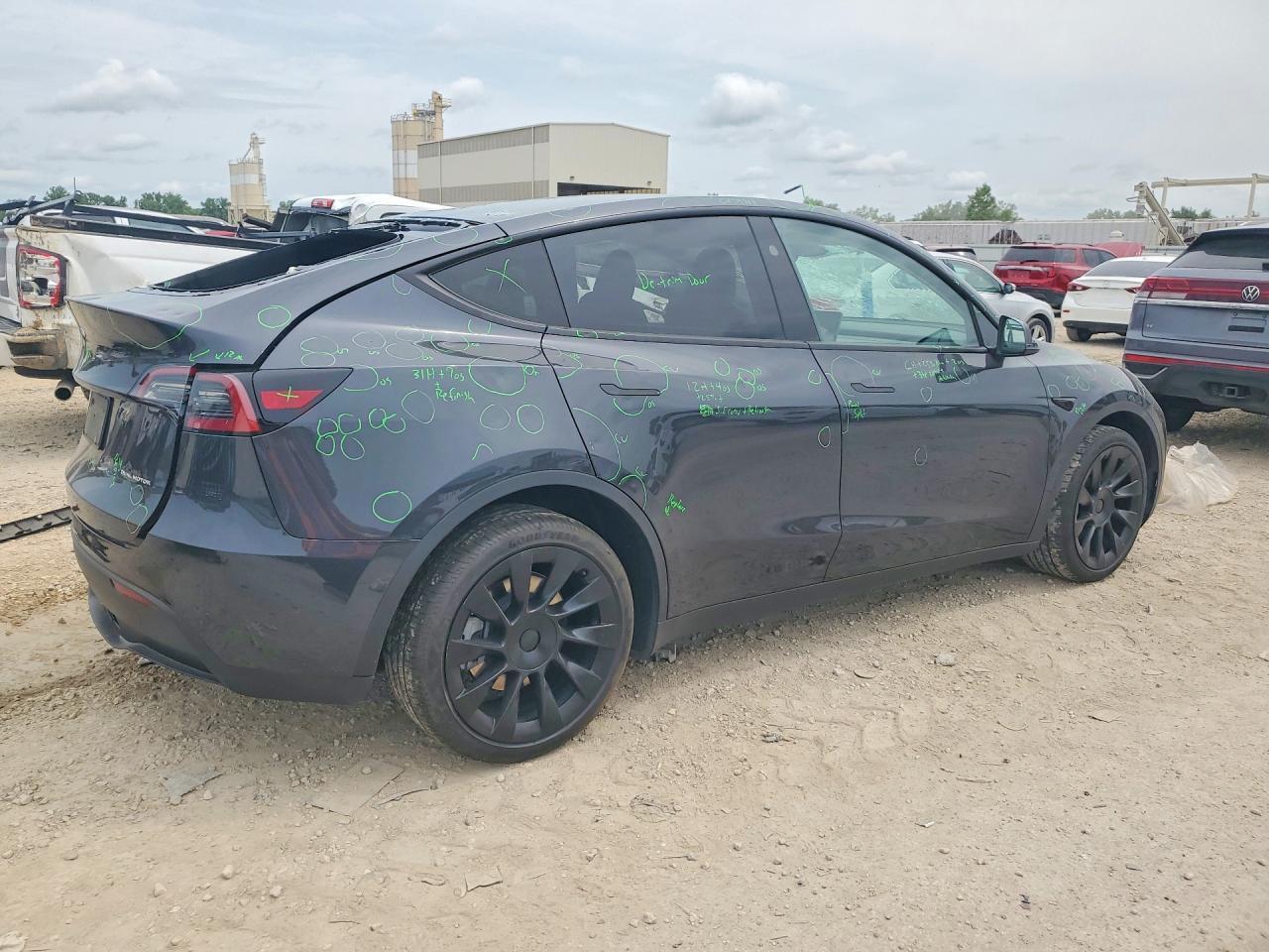 2024 Tesla Model Y - Фото 3
