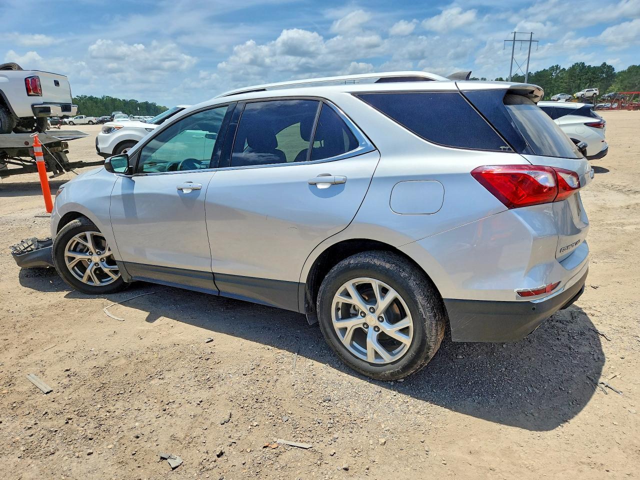 2020 Chevrolet Equinox Lt - Image 2
