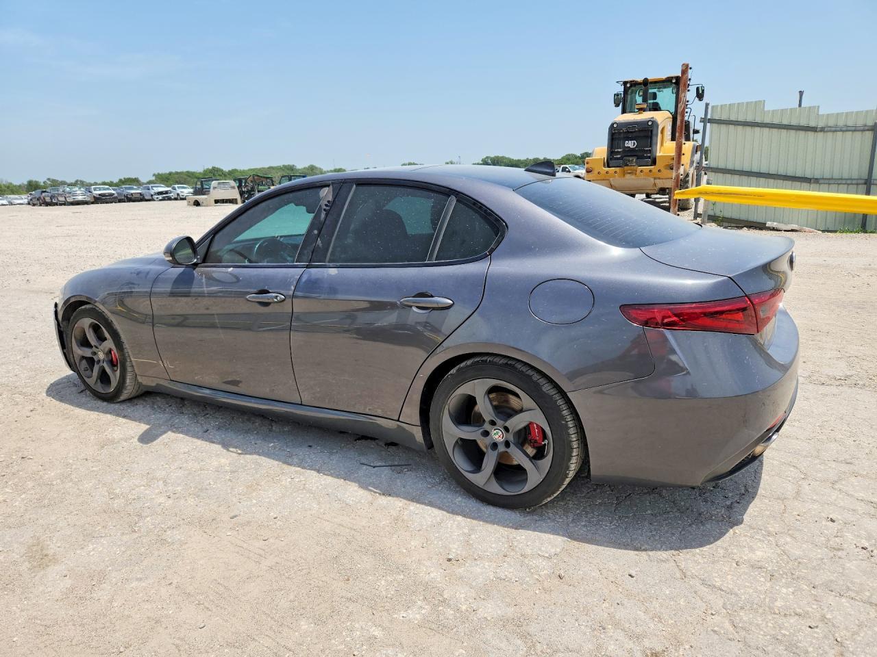 2017 Alfa Romeo Giulia - Image 2