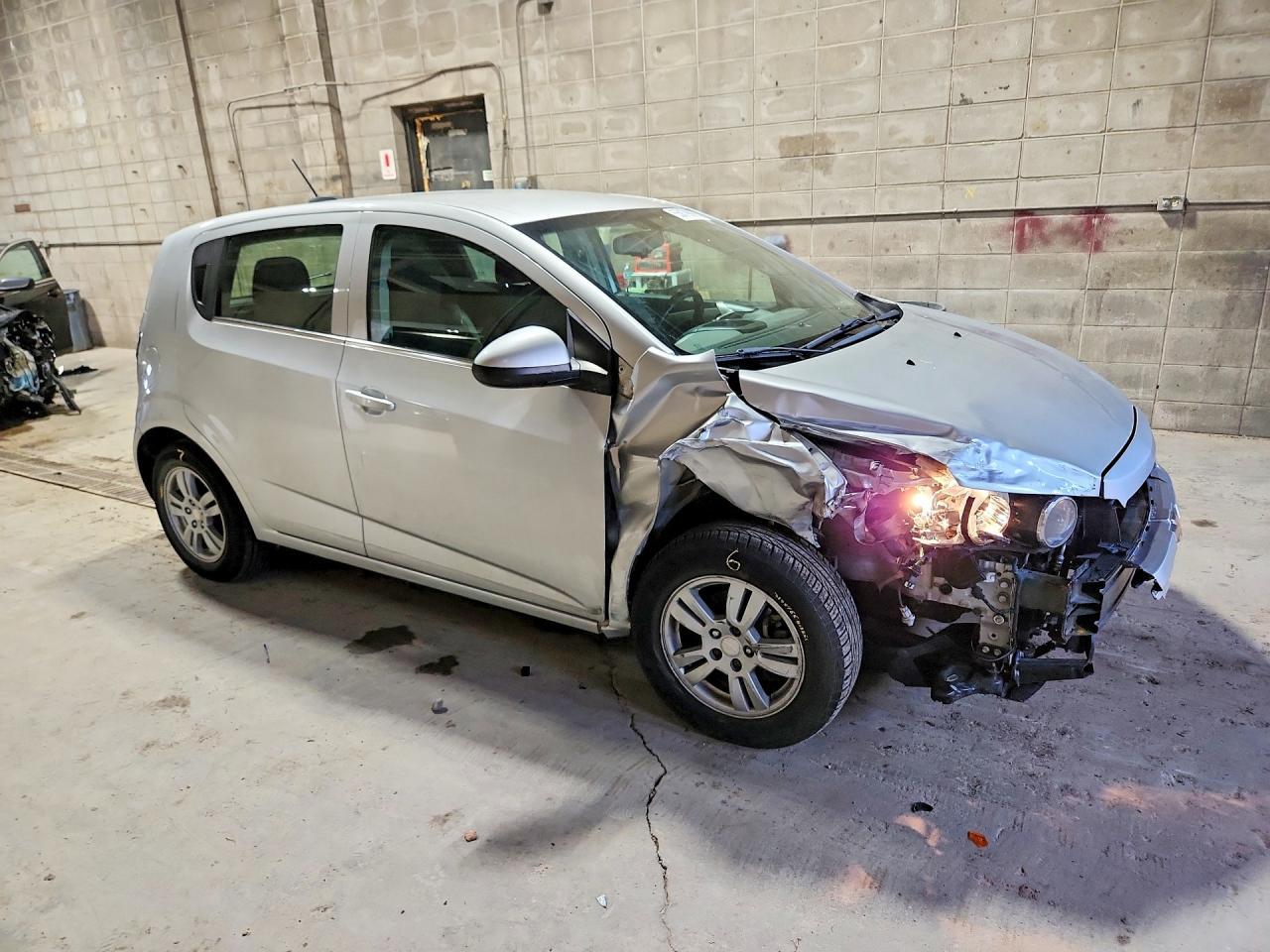 2016 Chevrolet Sonic Lt - Фото 4