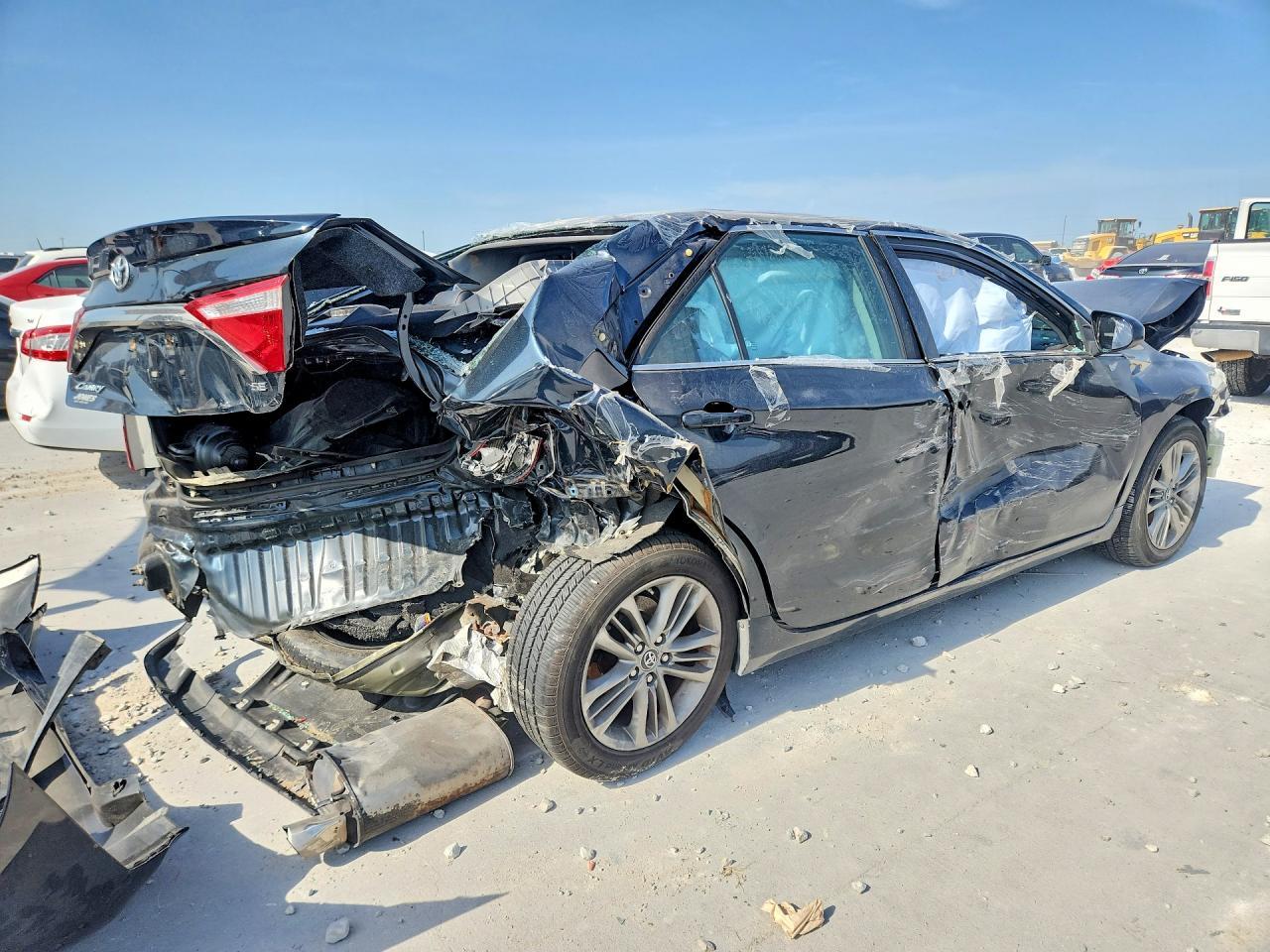 2017 Toyota Camry Se - Фото 3