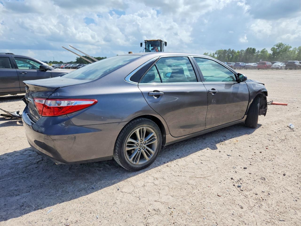 2016 Toyota Camry Se - Фото 3