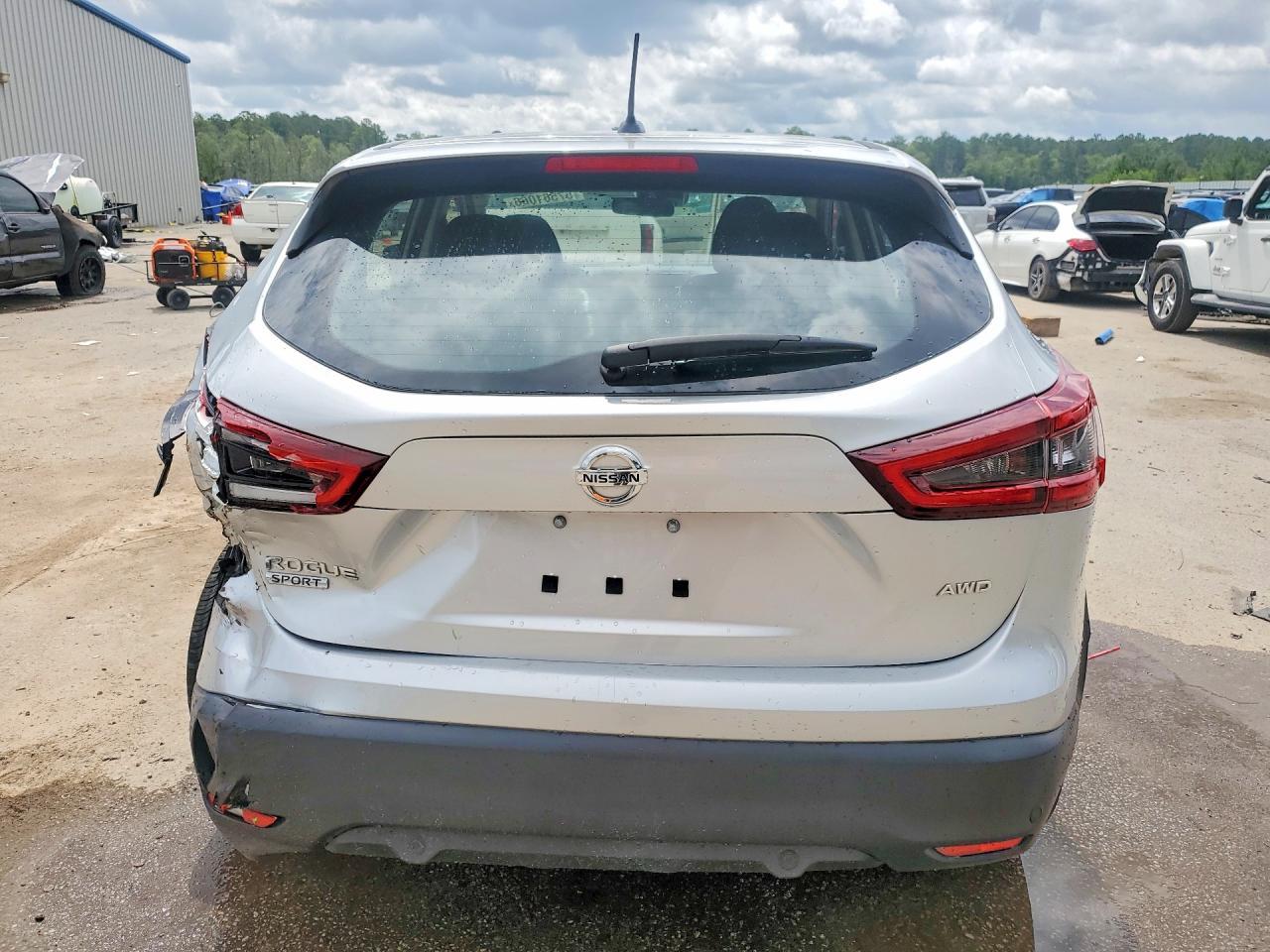 2021 Nissan Rogue Sport S - Фото 6