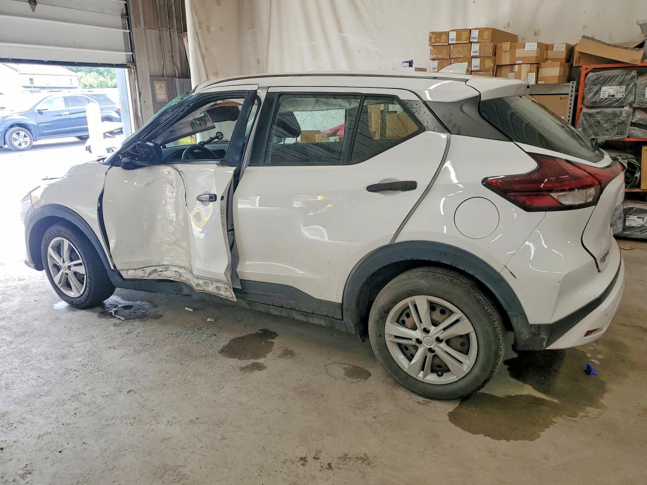 2021 Nissan Kicks S - Фото 2