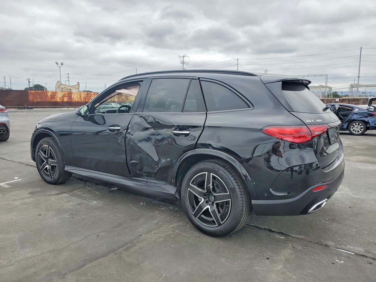 2025 Mercedes-Benz Glc 300 - Image 2