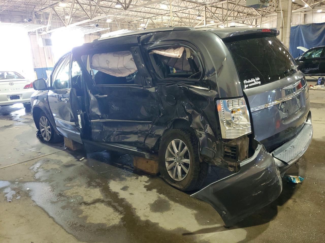 2014 Chrysler Town & Country Touring L - Image 2