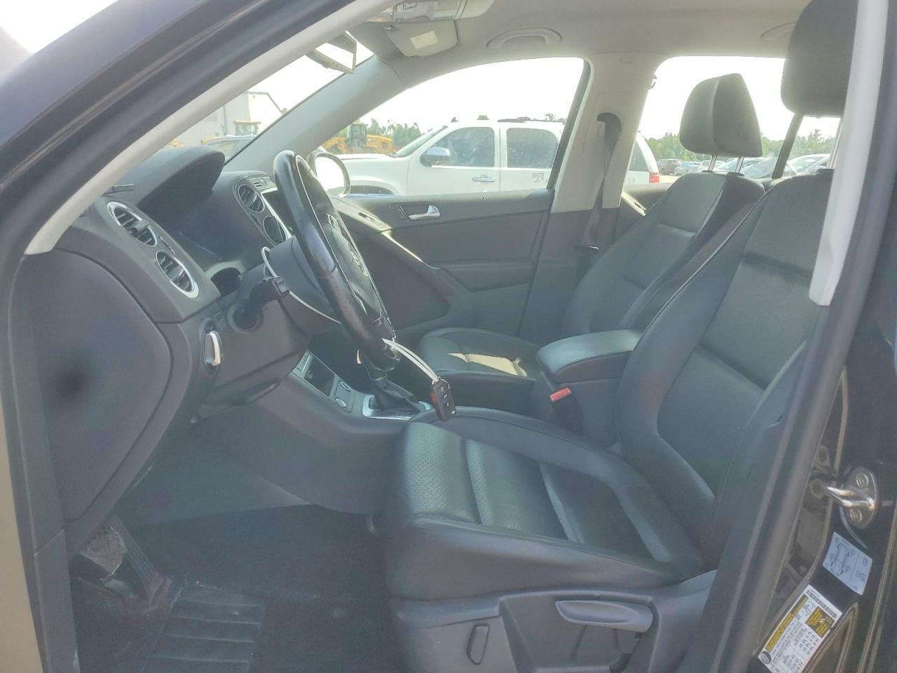 2017 Volkswagen Tiguan S - Image 7