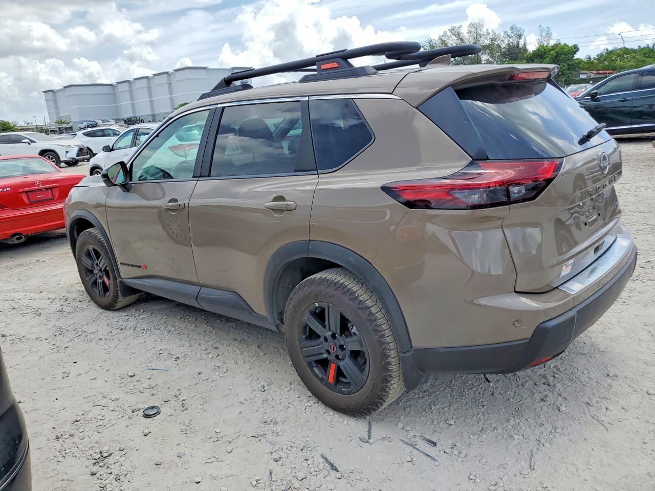 2025 Nissan Rogue Rock Creek - Фото 2