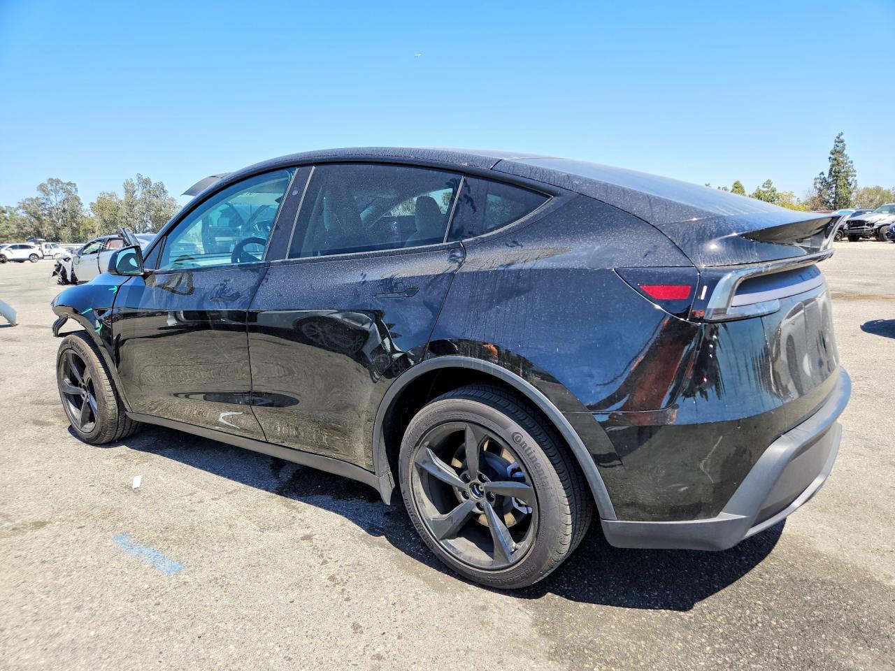 2026 Tesla Model Y - Image 2