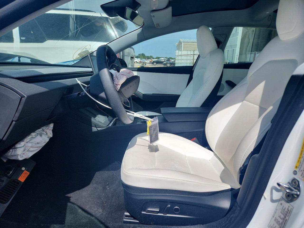2025 Tesla Model 3 - Фото 7