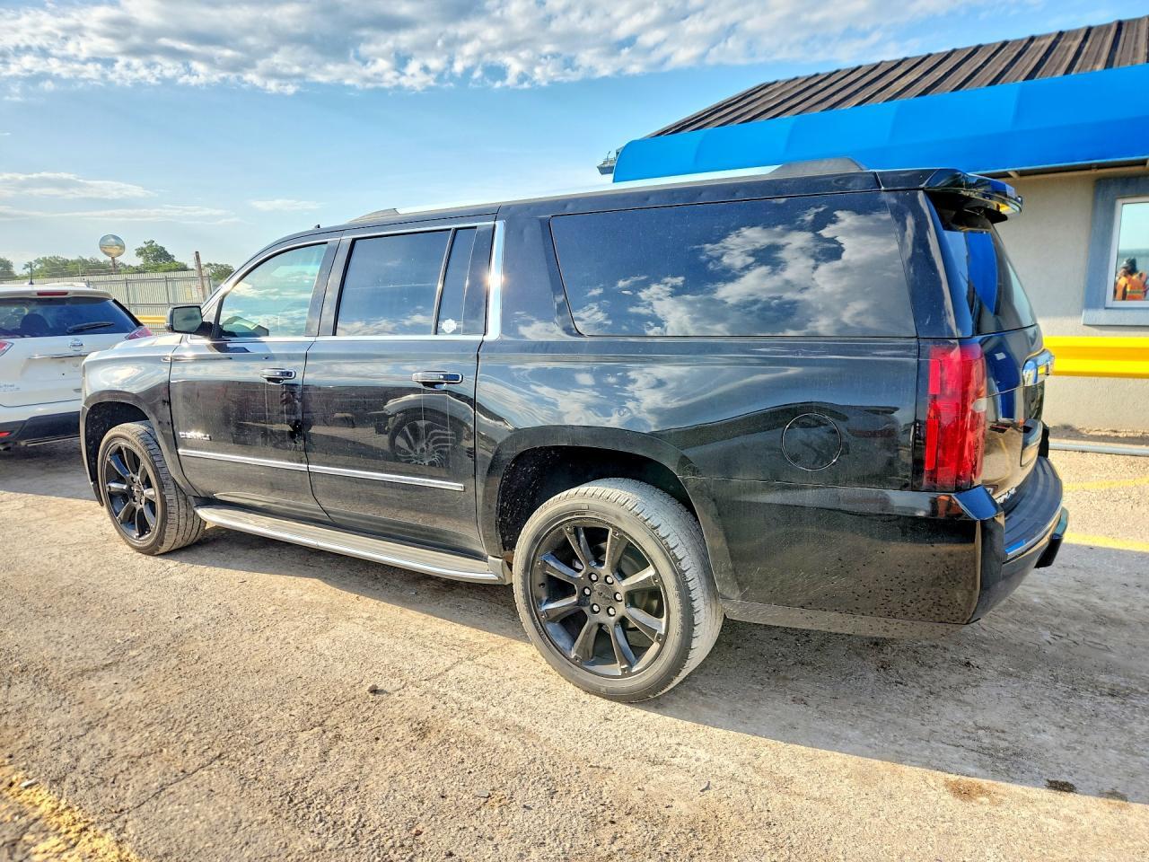 2016 GMC Yukon Xl Denali - Image 2