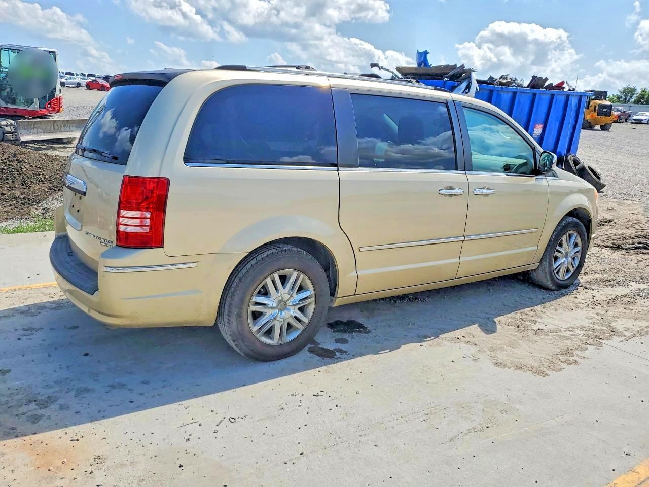 2010 Chrysler Town & Country Limited - Image 3