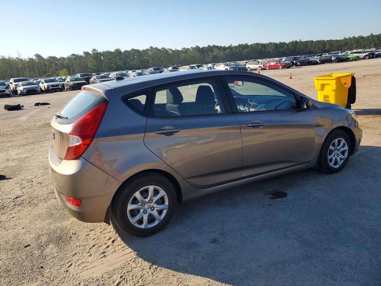 2013 Hyundai Accent Gs - Image 3
