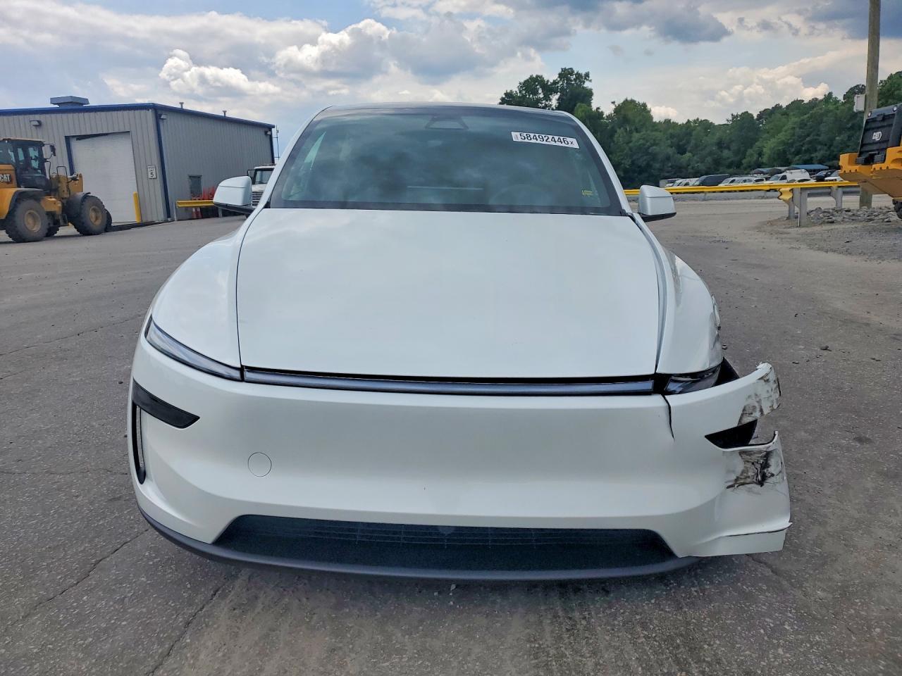 2026 Tesla Model Y - Фото 5