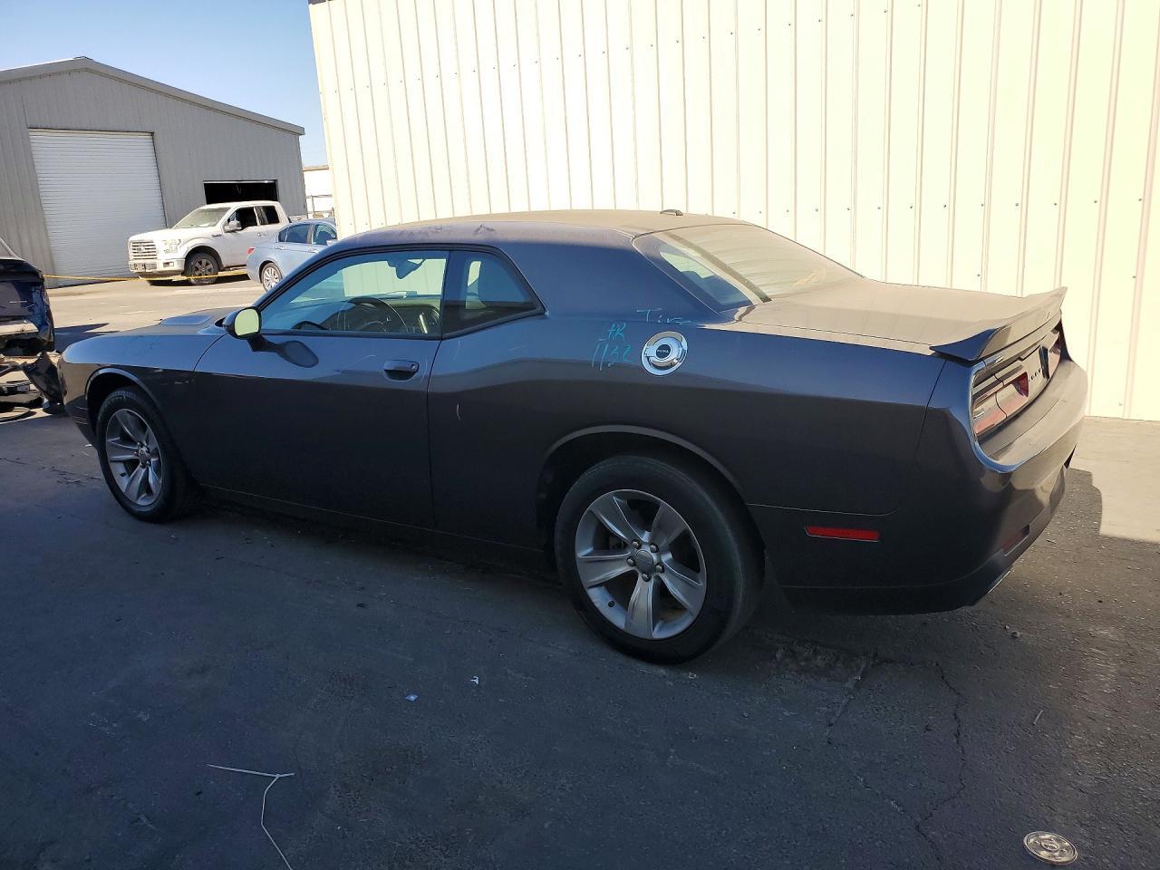 2022 Dodge Challenger Sxt - Фото 2